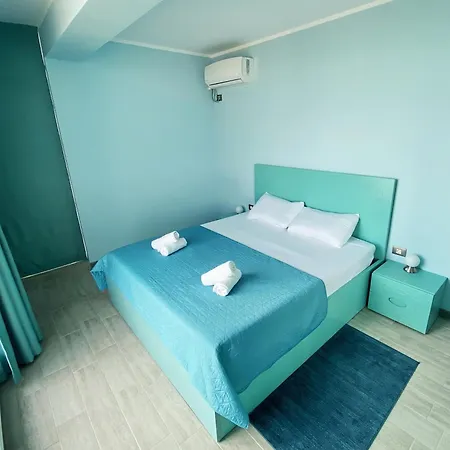 Apartment Venetis 3 *